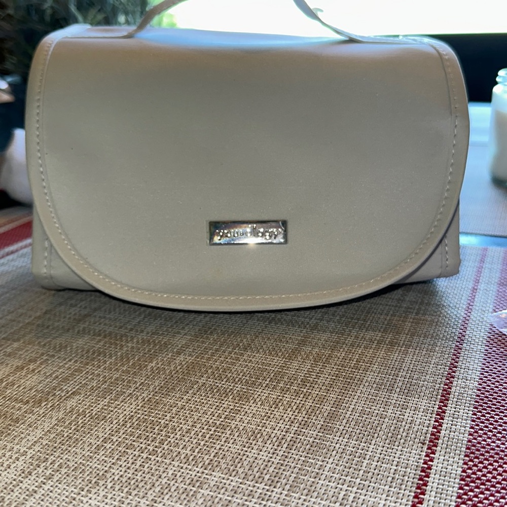 Younique roll up make bag